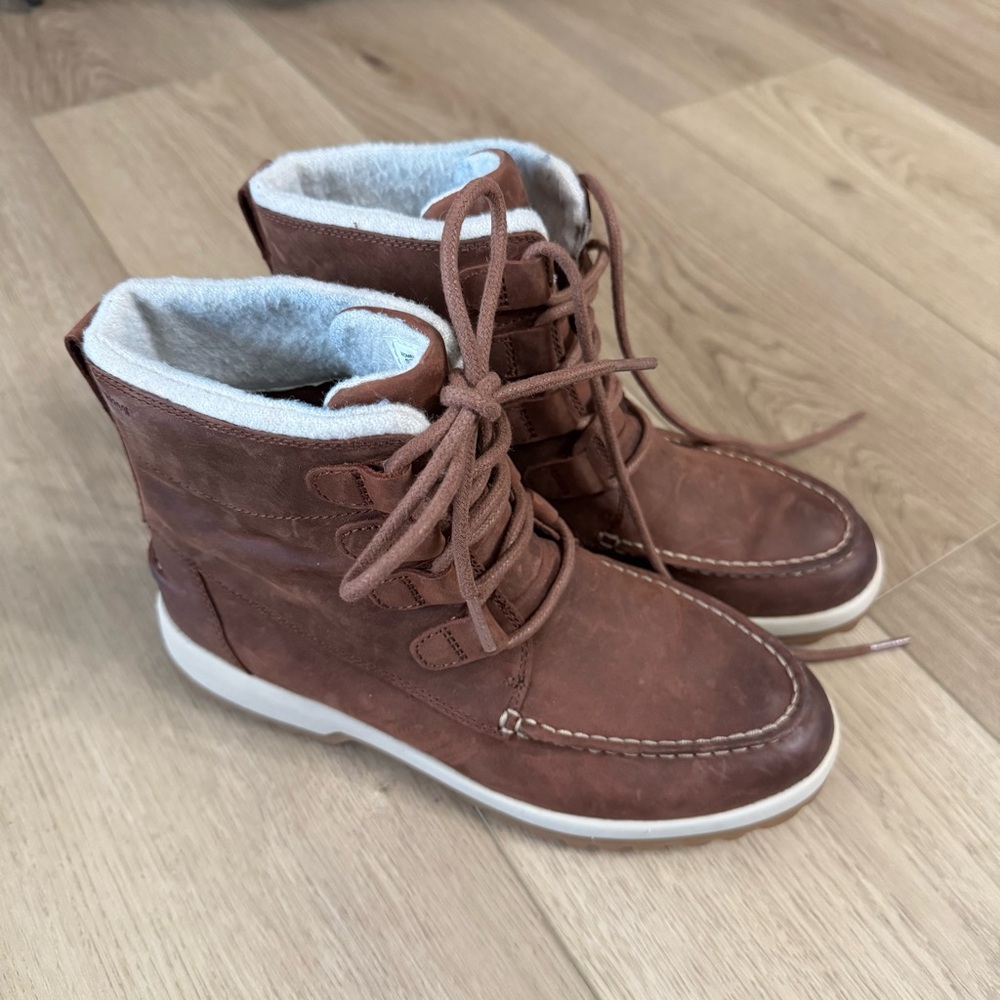 Women’s Sperry boots